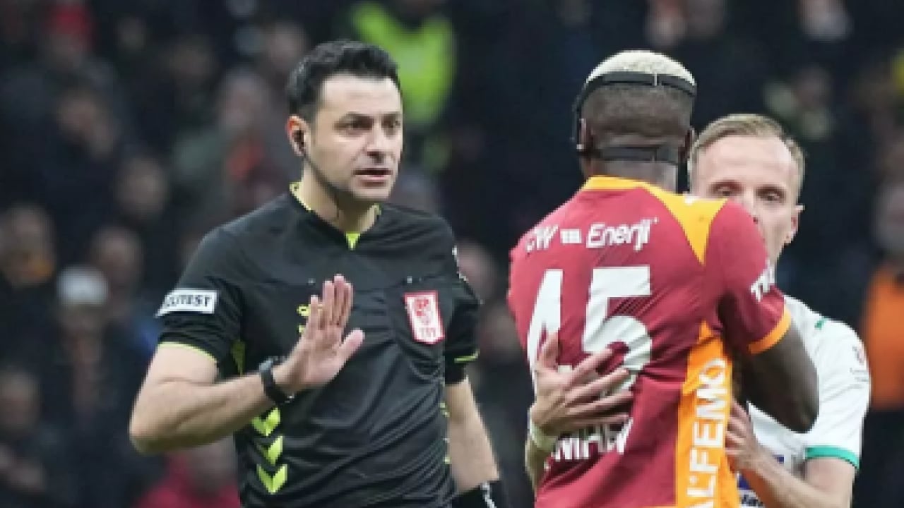 Foto - Ahmet Çakar hakem Ali Şansalan’a ateş püskürdü: 'Bu nasıl kırmızı değil?'