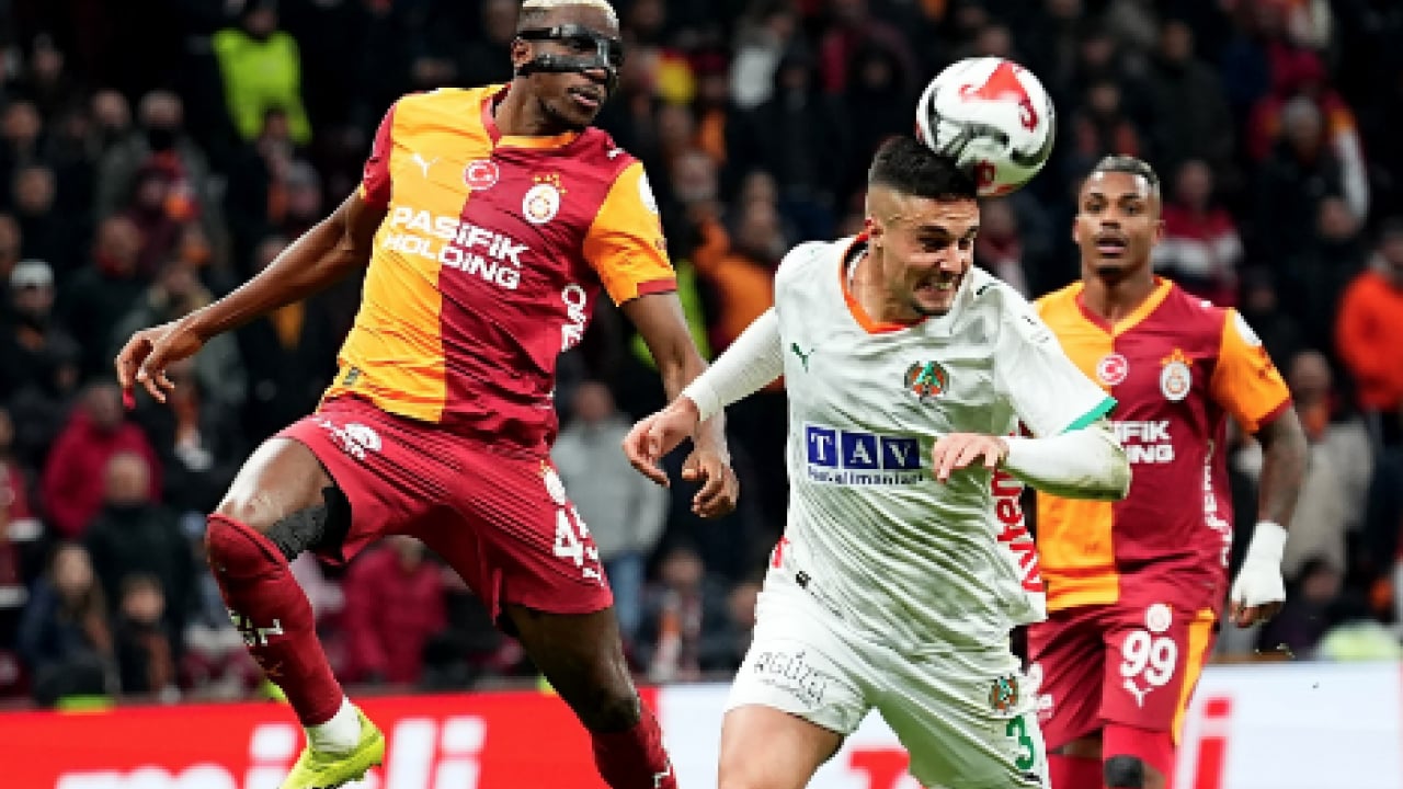 Foto - Ahmet Çakar hakem Ali Şansalan’a ateş püskürdü: 'Bu nasıl kırmızı değil?'