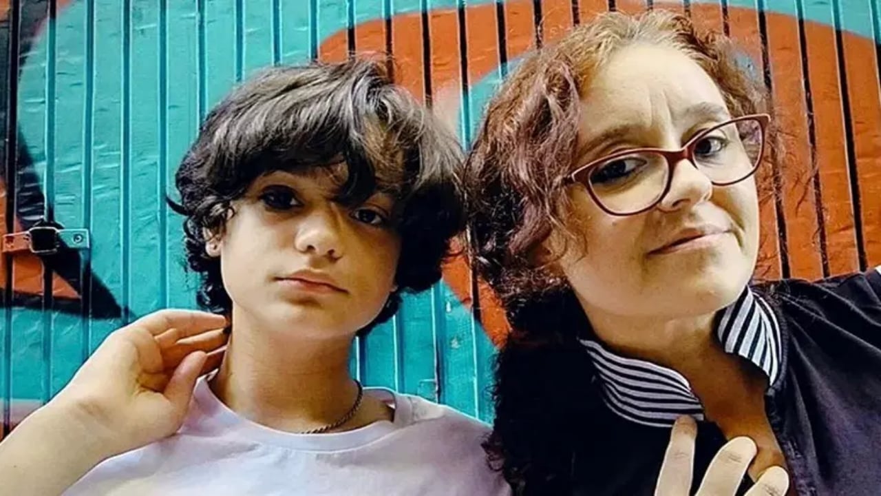 Foto - Ahmet Minguzzi’nin annesi, kapısının önündeki görüntüyü paylaşıp Cumhurbaşkanı Erdoğan’a seslendi: Lütfen sesimizi duyun