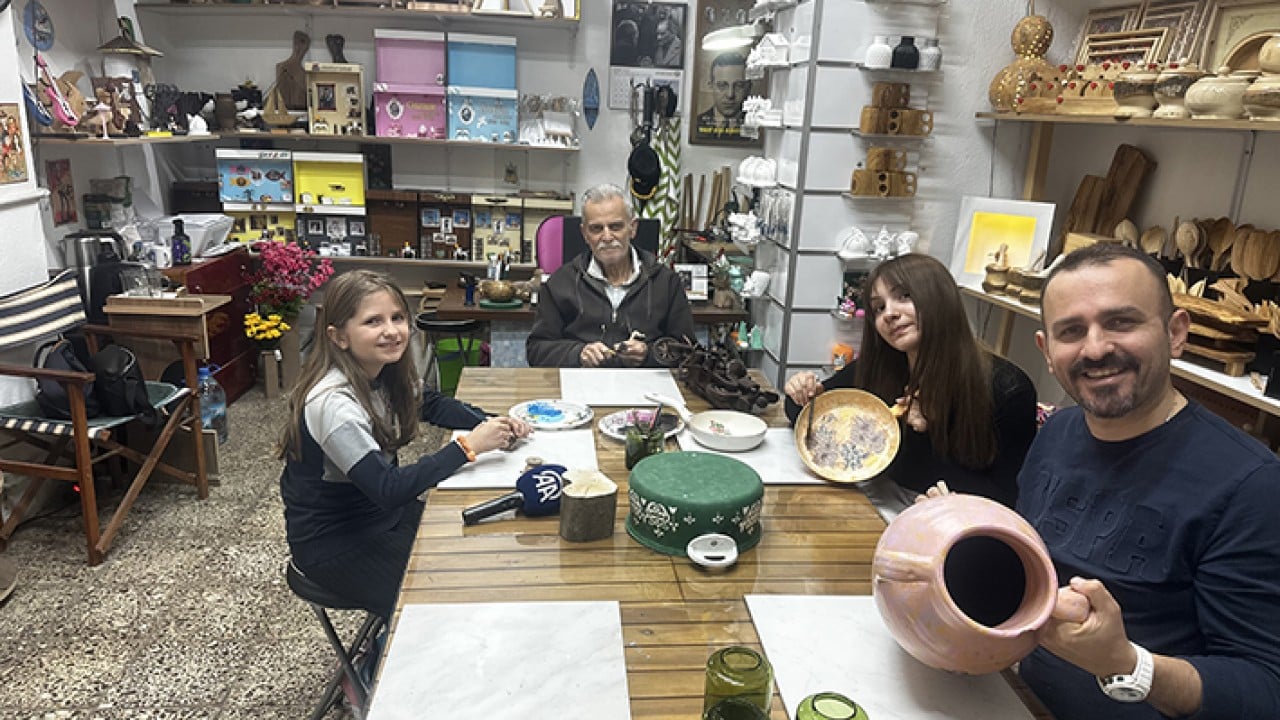 Ahşap atıklar maharetli ellerde sanata dönüşüyor