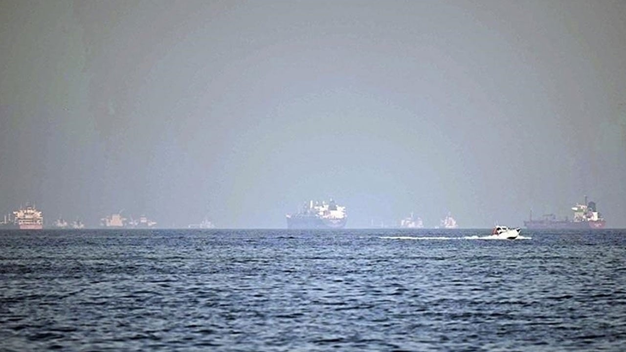 Foto - Ajanslar son dakika koduyla servis ediyor! Karadeniz’de Türk gemisi vuruldu