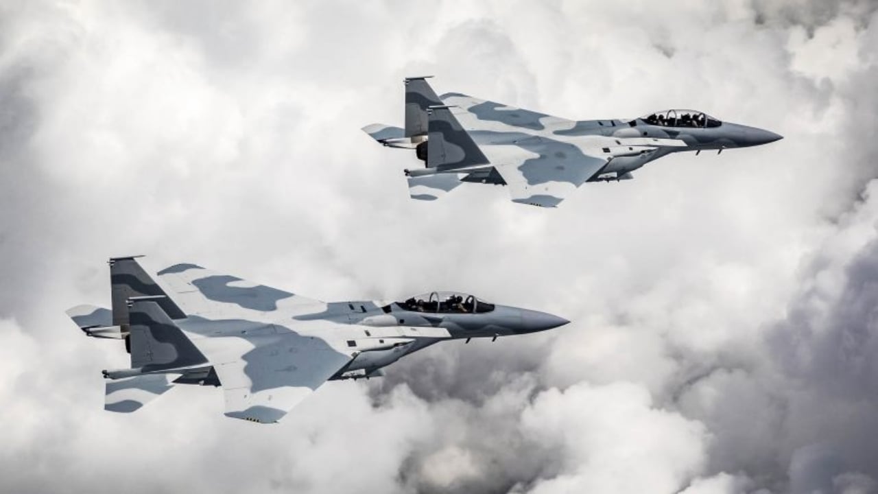 Foto - Ajanslar son dakika koduyla servis ediyor! Katar F-15’leri, İran uçaklarını hedefe iki dakika kala keklik gibi avladı