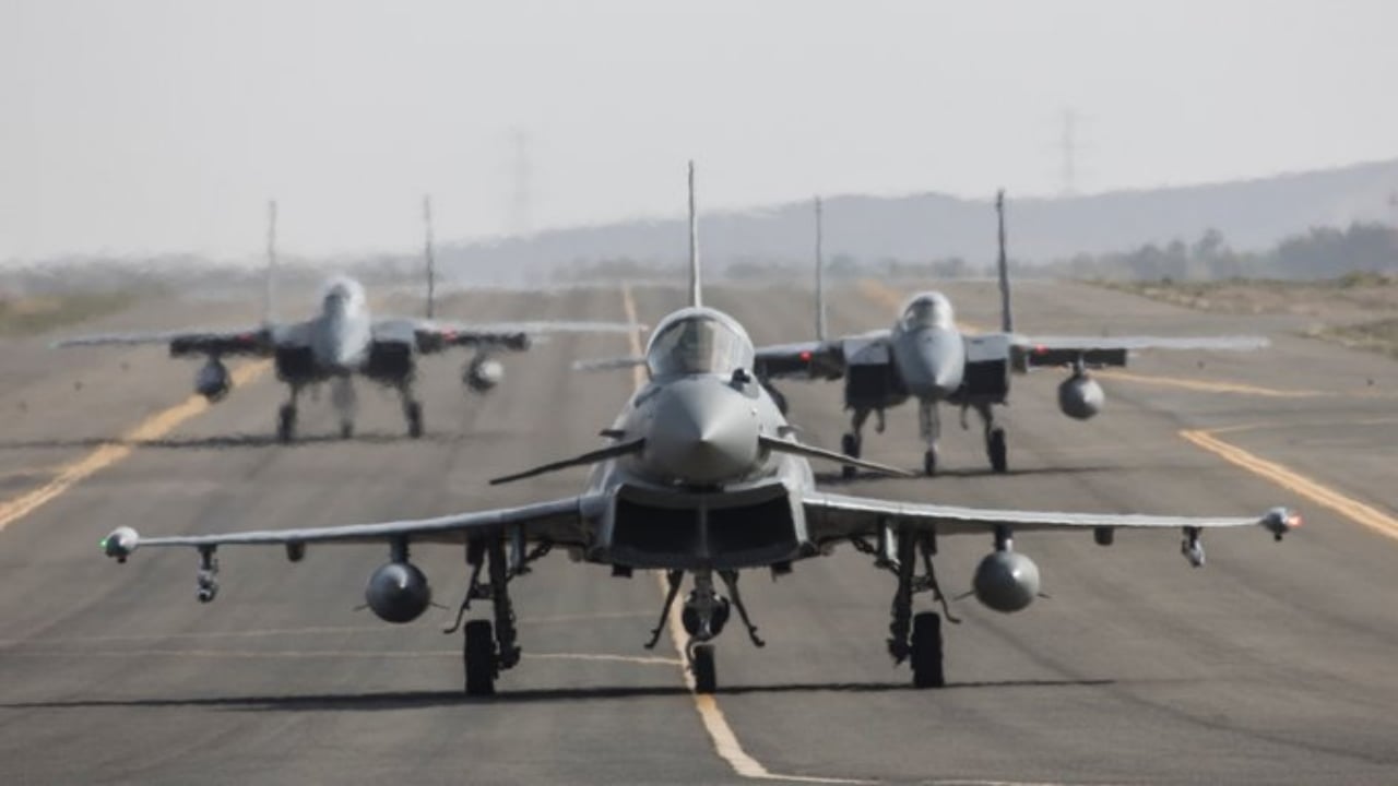 Foto - Ajanslar son dakika koduyla servis ediyor! Katar F-15’leri, İran uçaklarını hedefe iki dakika kala keklik gibi avladı