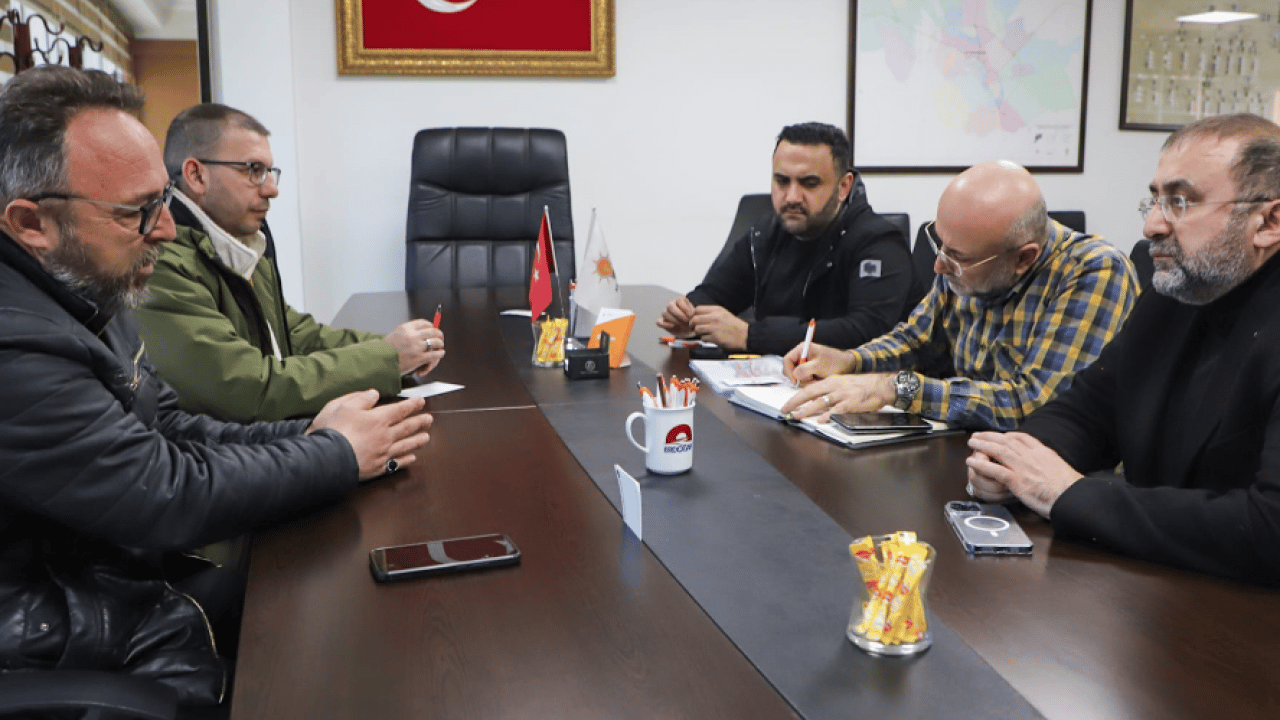 Foto - AK Parti Afyonkarahisar İl Başkanı Av. Turgay Şahin talepleri dinledi... 