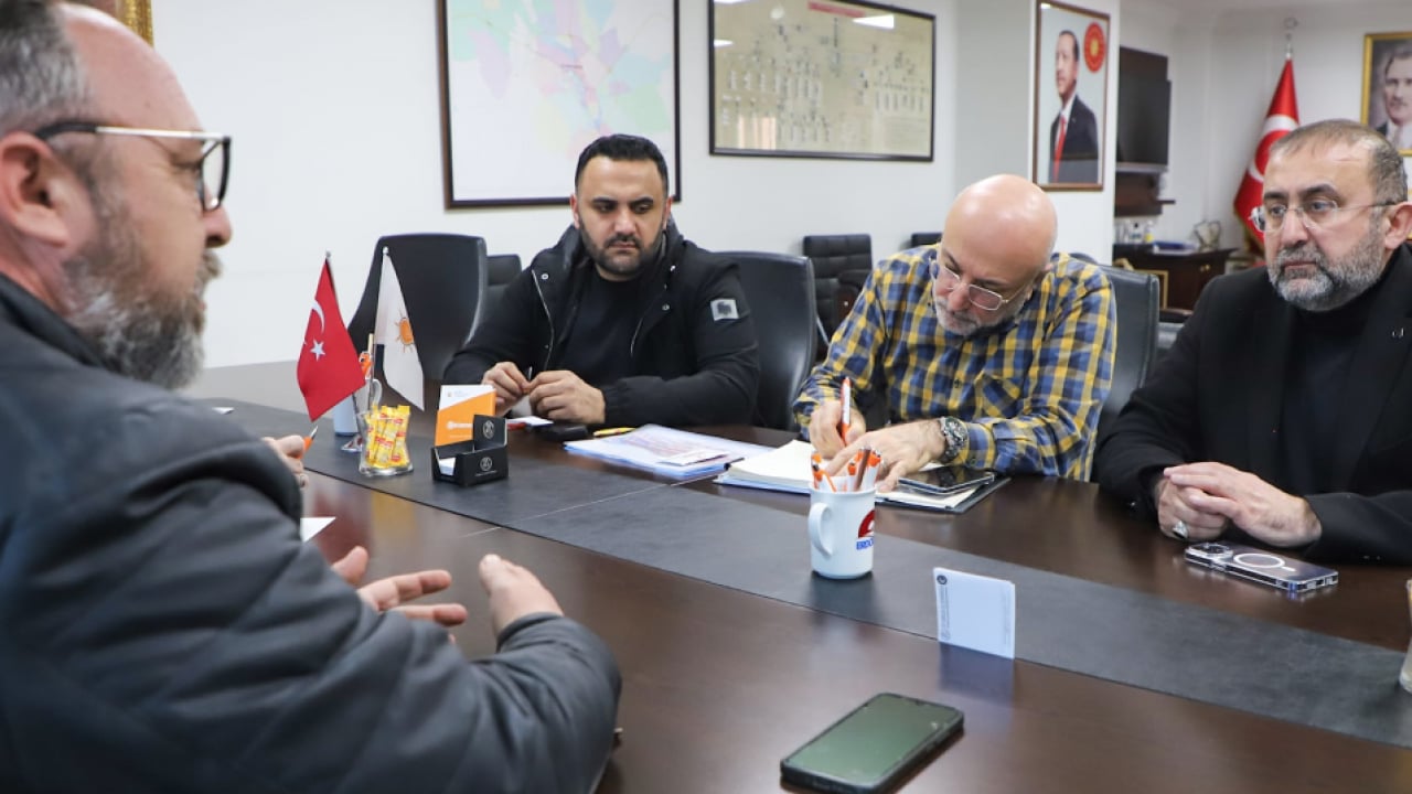 AK Parti Afyonkarahisar İl Başkanı Av. Turgay Şahin talepleri dinledi... 