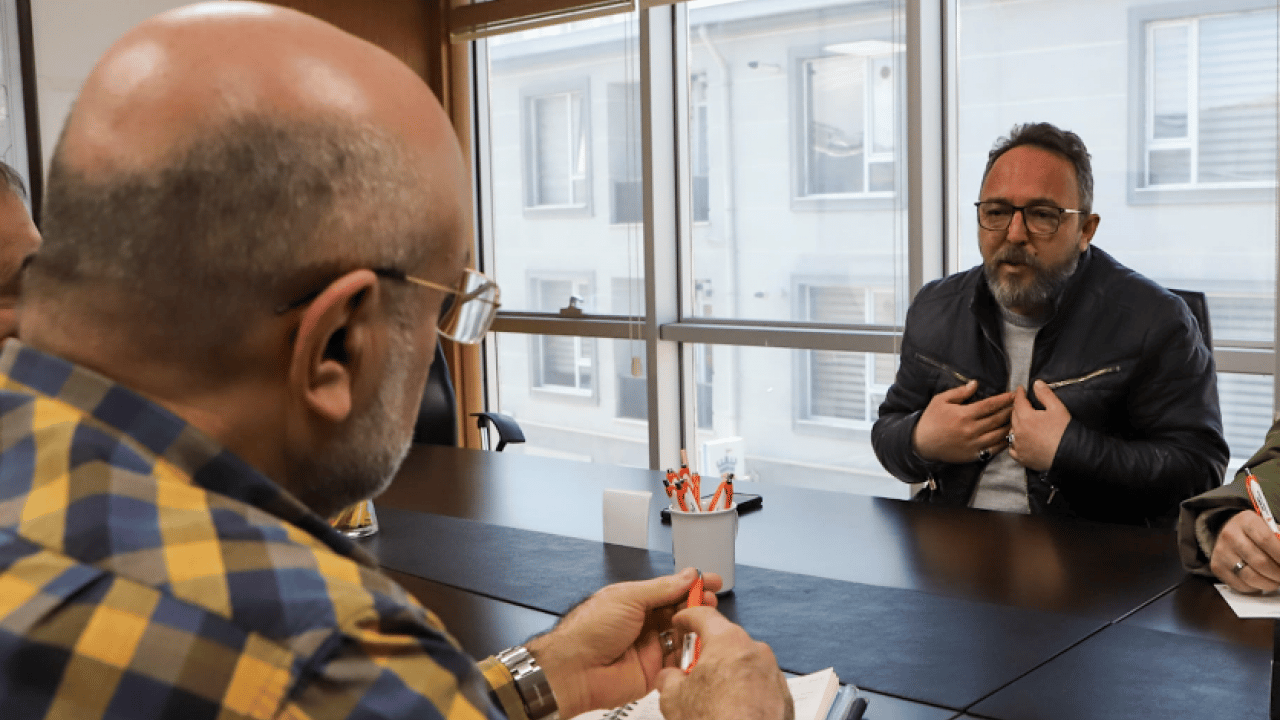 Foto - AK Parti Afyonkarahisar İl Başkanı Av. Turgay Şahin talepleri dinledi... 