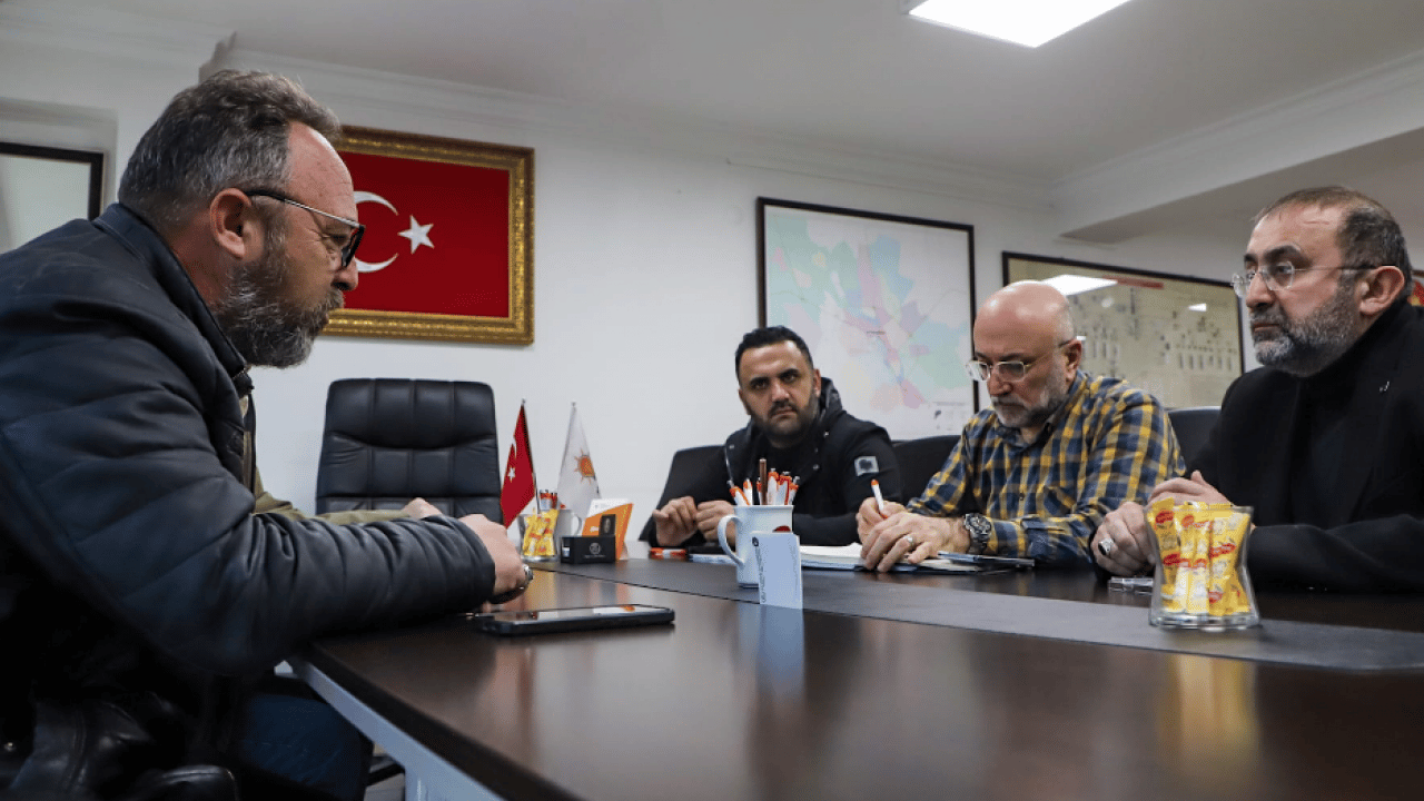 Foto - AK Parti Afyonkarahisar İl Başkanı Av. Turgay Şahin talepleri dinledi... 