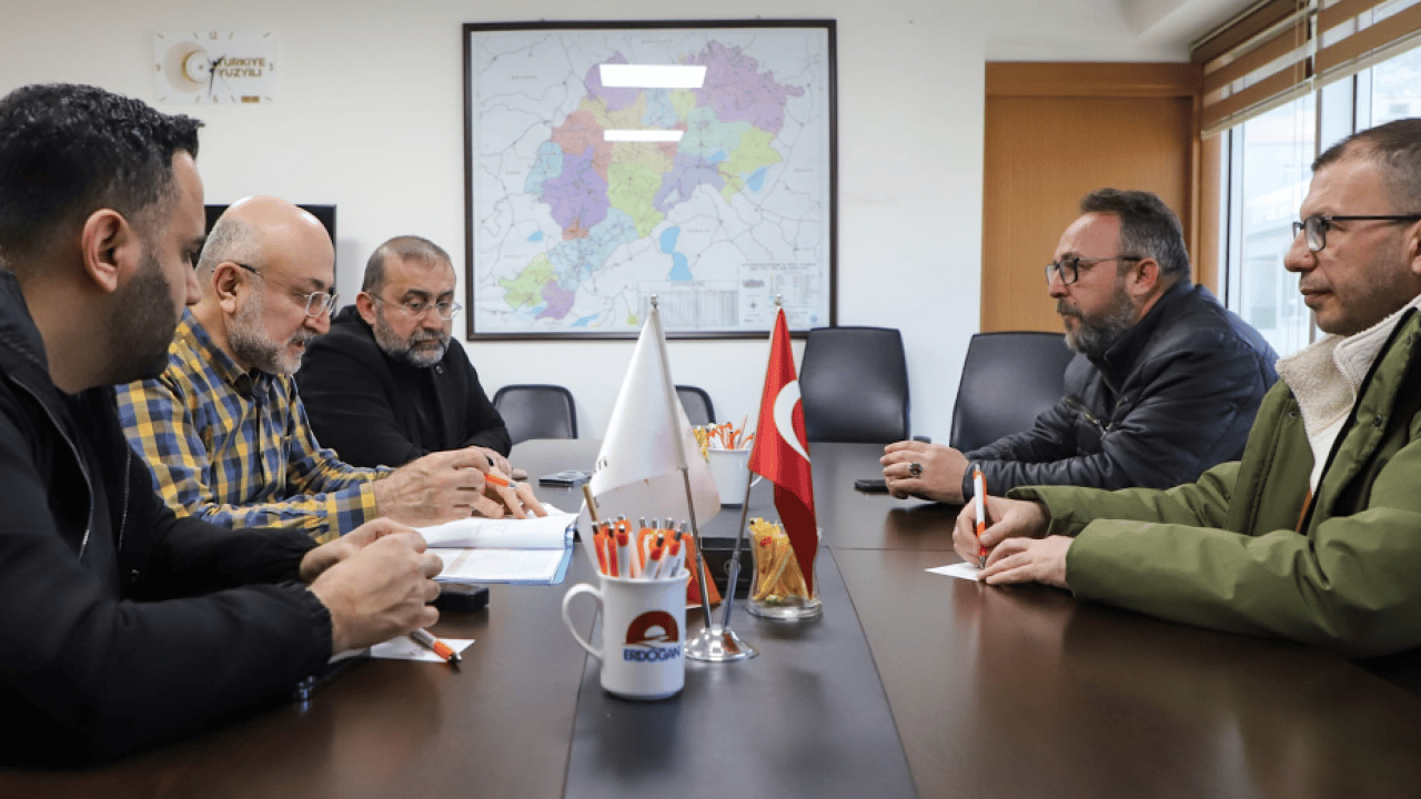 Foto - AK Parti Afyonkarahisar İl Başkanı Av. Turgay Şahin talepleri dinledi... 