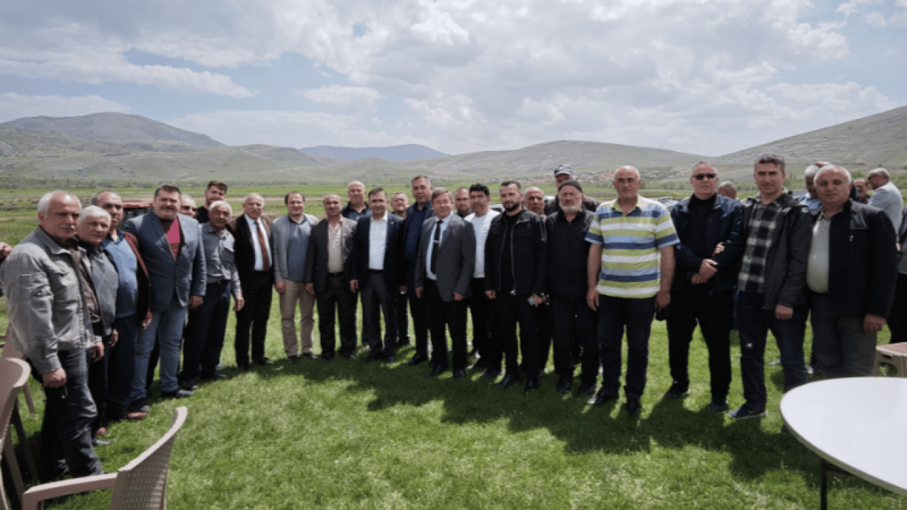 Foto - AK Parti Afyonkarahisar Milletvekili Hasan Arslan sahada... 
