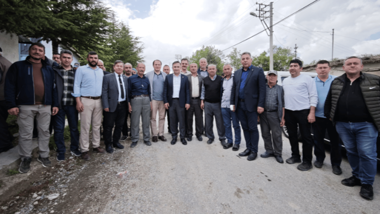 Foto - AK Parti Afyonkarahisar Milletvekili Hasan Arslan sahada... 