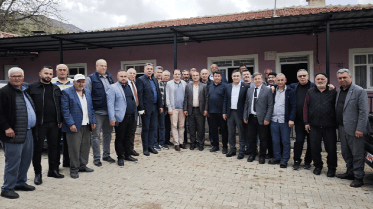Foto - AK Parti Afyonkarahisar Milletvekili Hasan Arslan sahada... 
