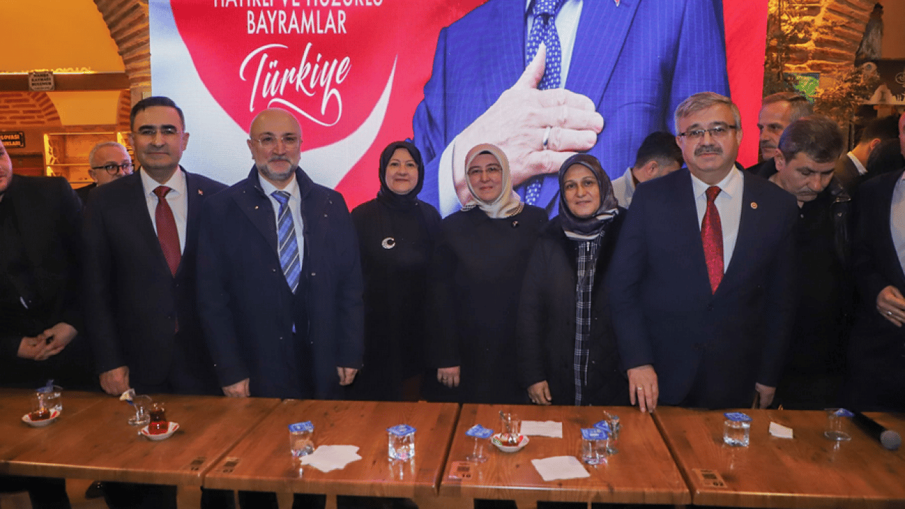 AK Parti Afyonkarahisar teşkilatı bayramlaşmada buluştu