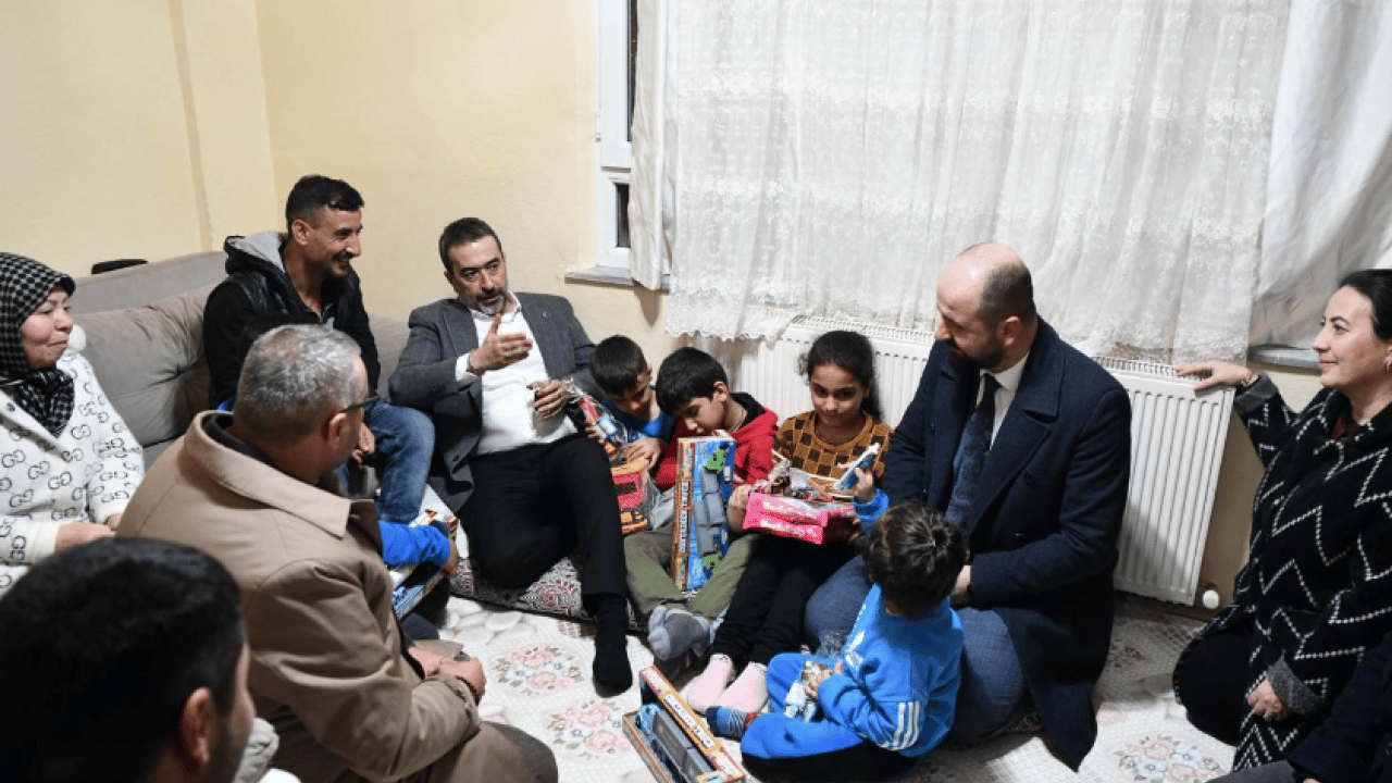 Foto - AK Parti Ankara İl Başkanı Hakan Han Özcan sahada: CHP hizmetle değil; küfürle, yolsuzlukla anılan bir yapı...
