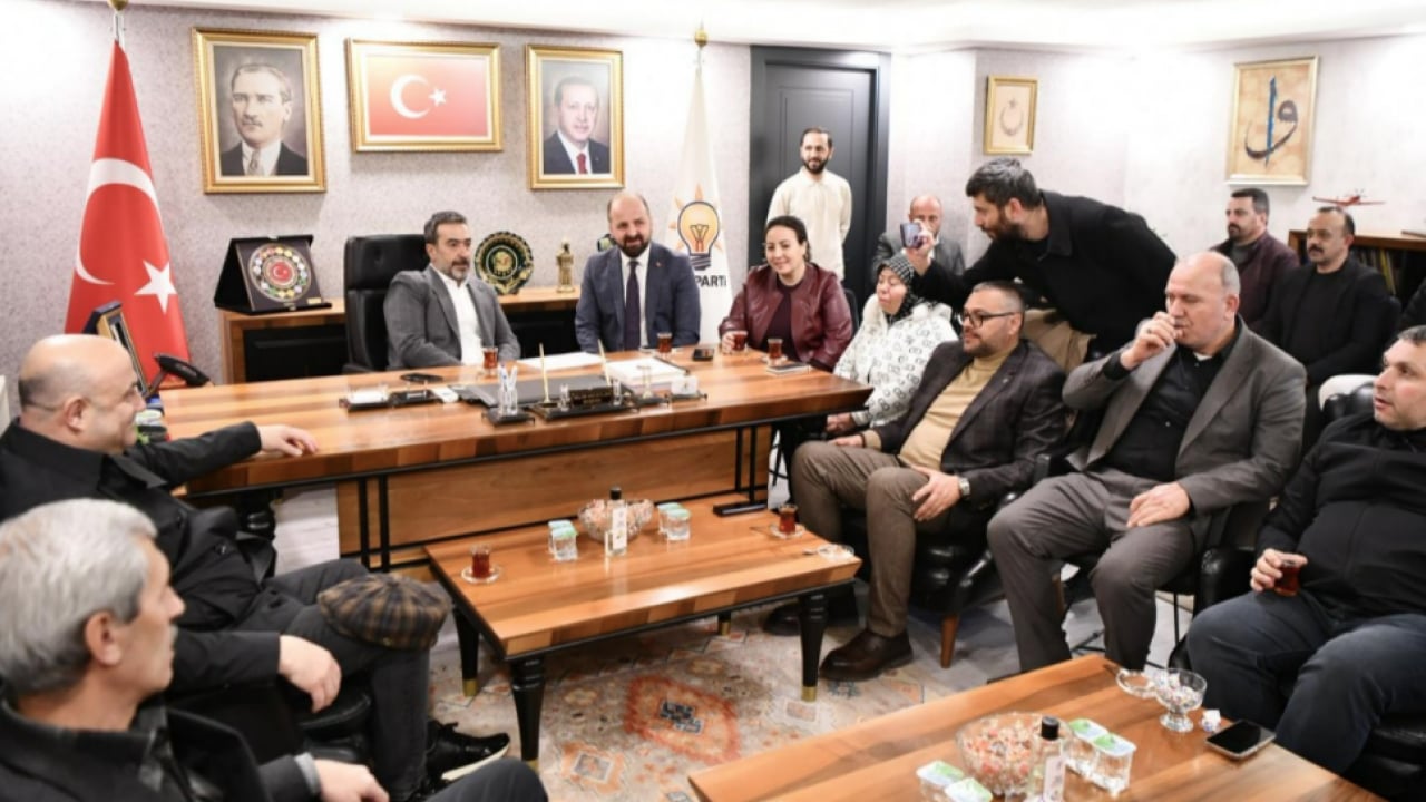 Foto - AK Parti Ankara İl Başkanı Hakan Han Özcan sahada: CHP hizmetle değil; küfürle, yolsuzlukla anılan bir yapı...