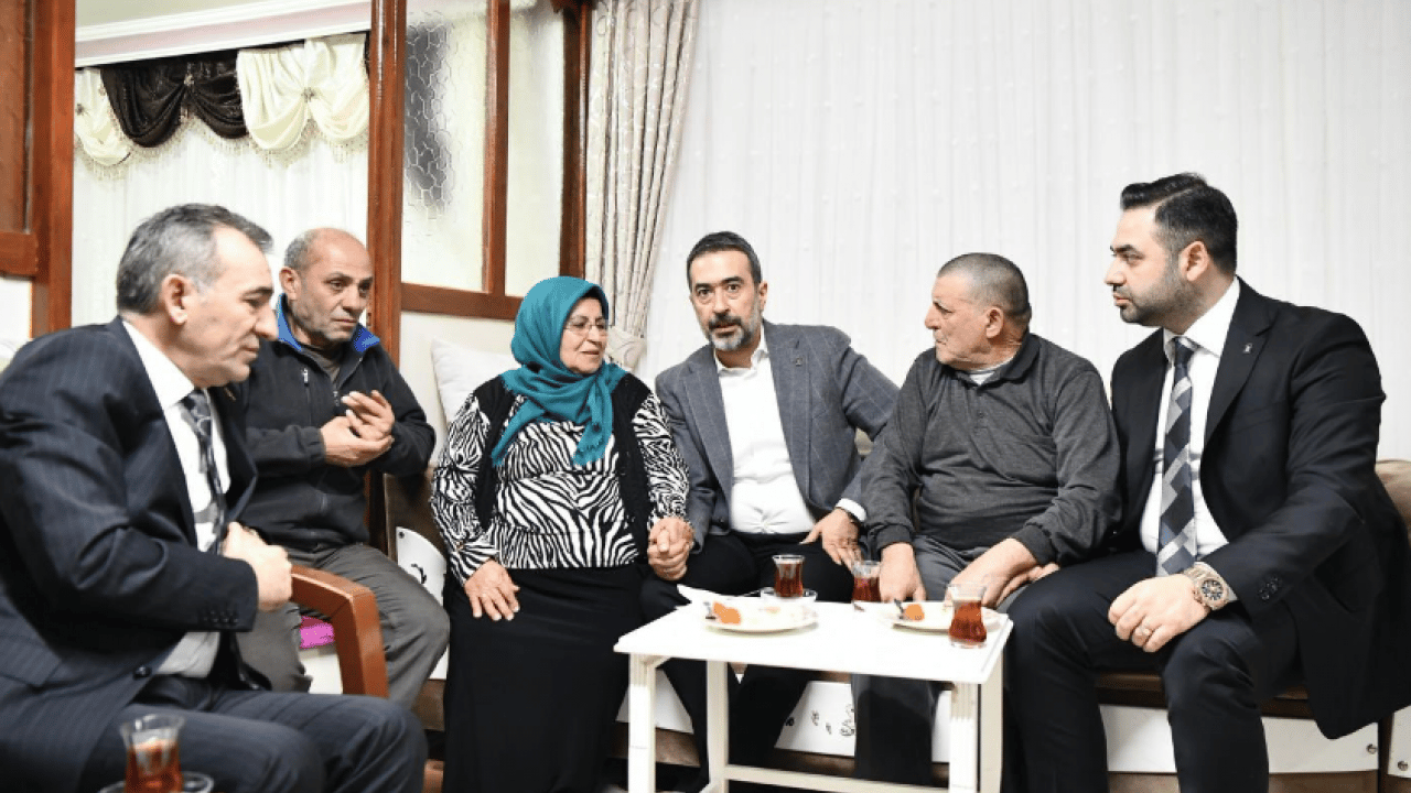 Foto - AK Parti Ankara İl Başkanı Hakan Han Özcan sahada: CHP hizmetle değil; küfürle, yolsuzlukla anılan bir yapı...