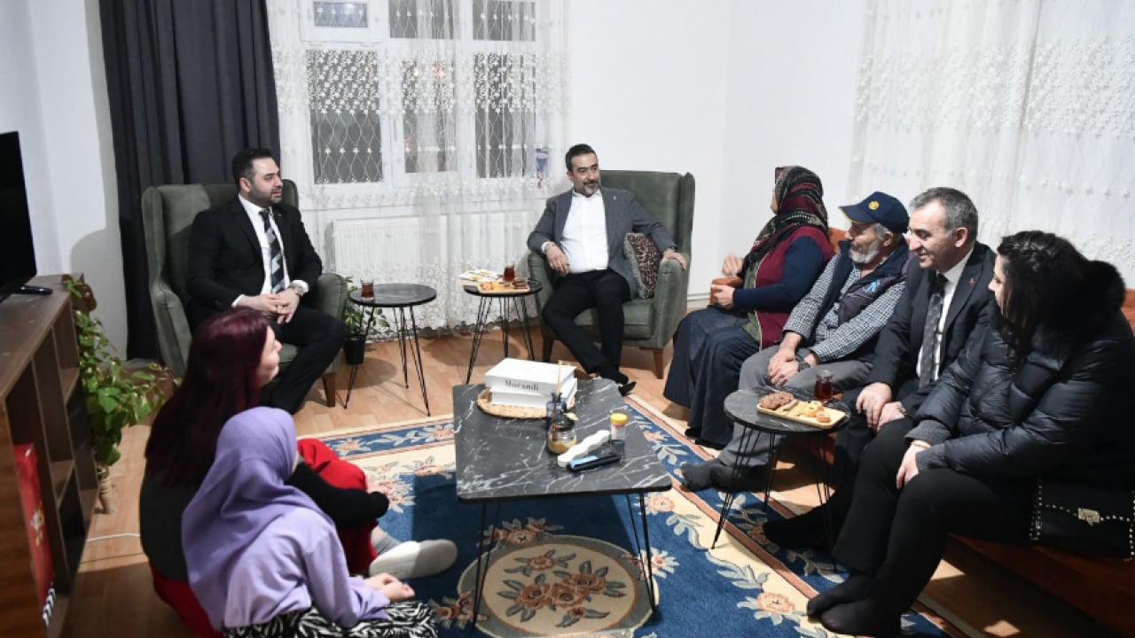 Foto - AK Parti Ankara İl Başkanı Hakan Han Özcan sahada: CHP hizmetle değil; küfürle, yolsuzlukla anılan bir yapı...