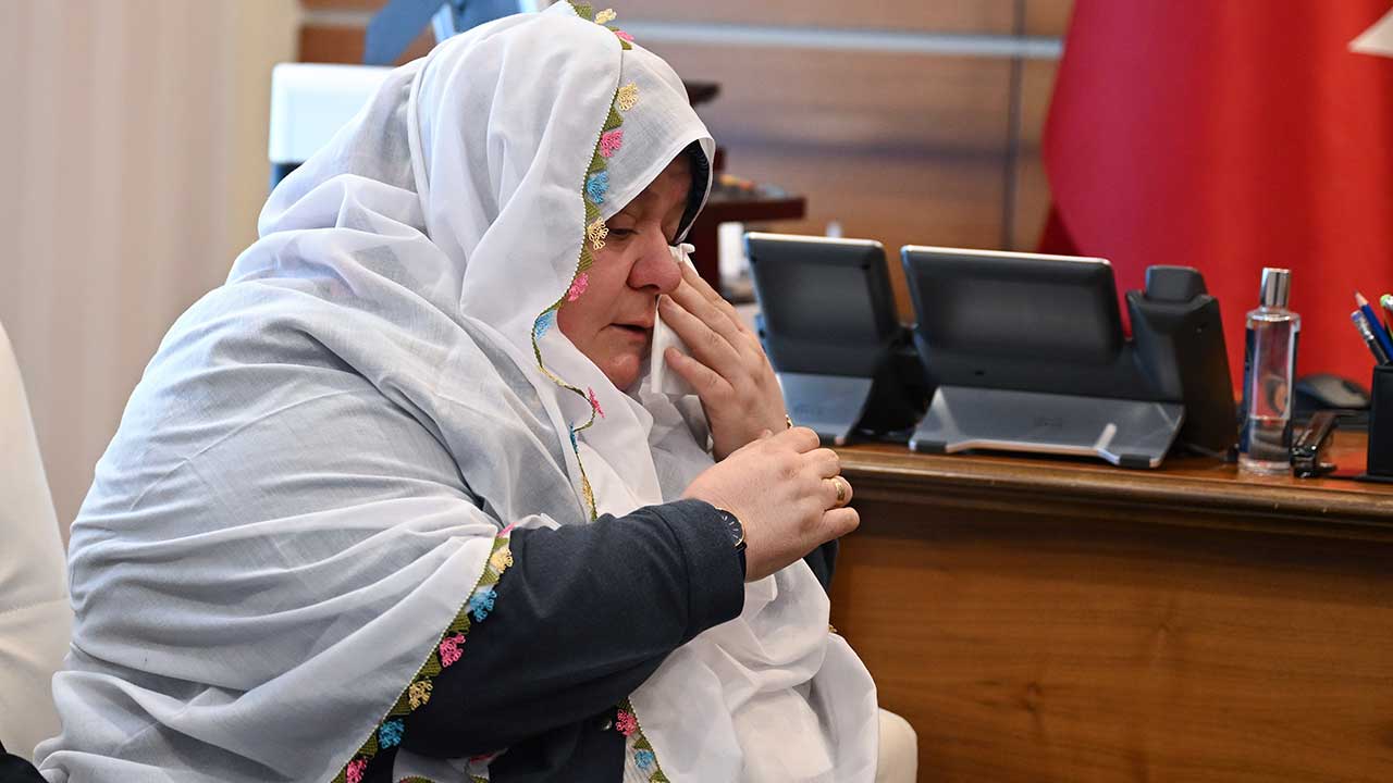 Foto - AK Parti genel merkezinde anlamlı ziyaret! Zeynep Güneş hanım gözyaşlarını tutamadı