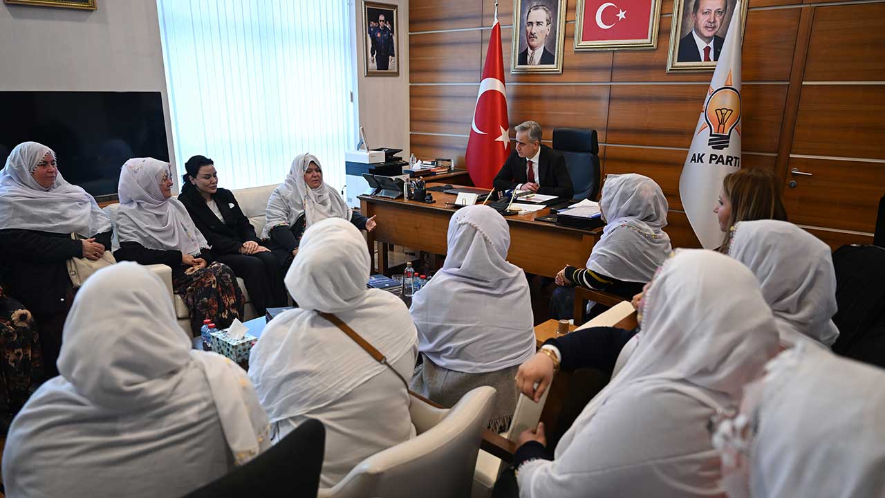 Foto - AK Parti genel merkezinde anlamlı ziyaret! Zeynep Güneş hanım gözyaşlarını tutamadı