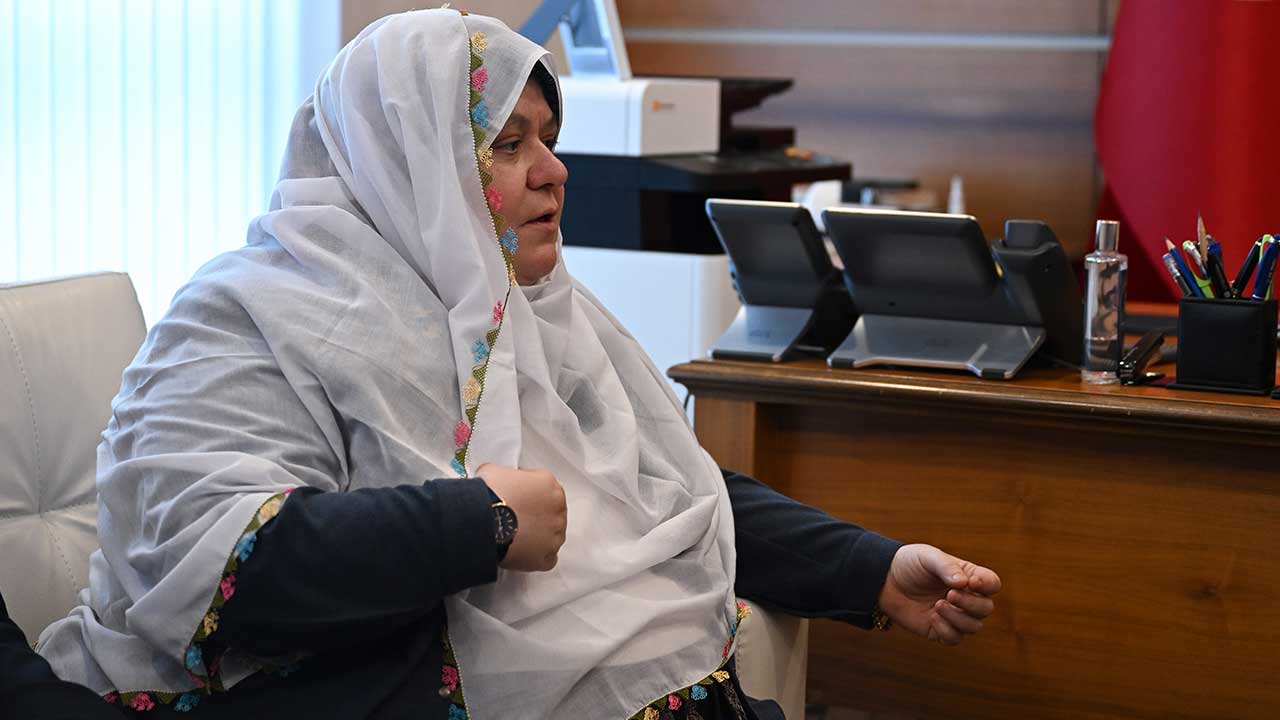 Foto - AK Parti genel merkezinde anlamlı ziyaret! Zeynep Güneş hanım gözyaşlarını tutamadı