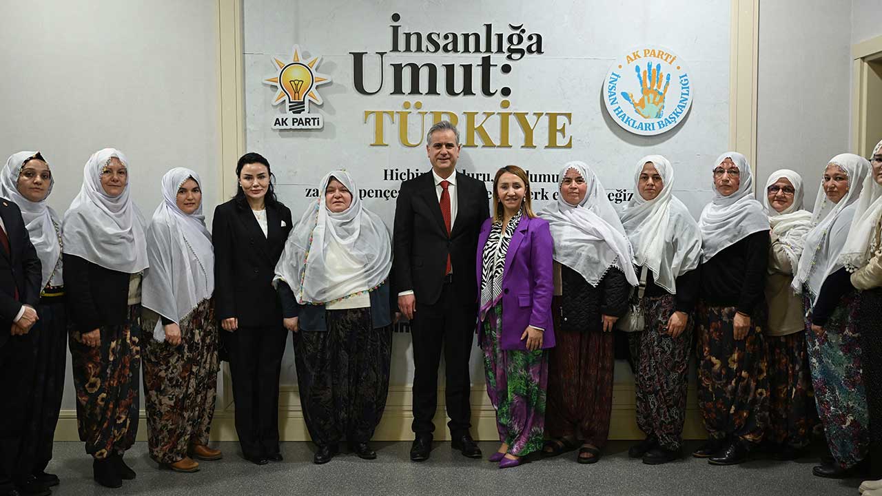 Foto - AK Parti genel merkezinde anlamlı ziyaret! Zeynep Güneş hanım gözyaşlarını tutamadı