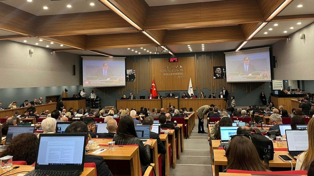 Foto - AK Parti Grubuna söz verilmedi! Belediye Meclisi’nde önce zam sonra arbede