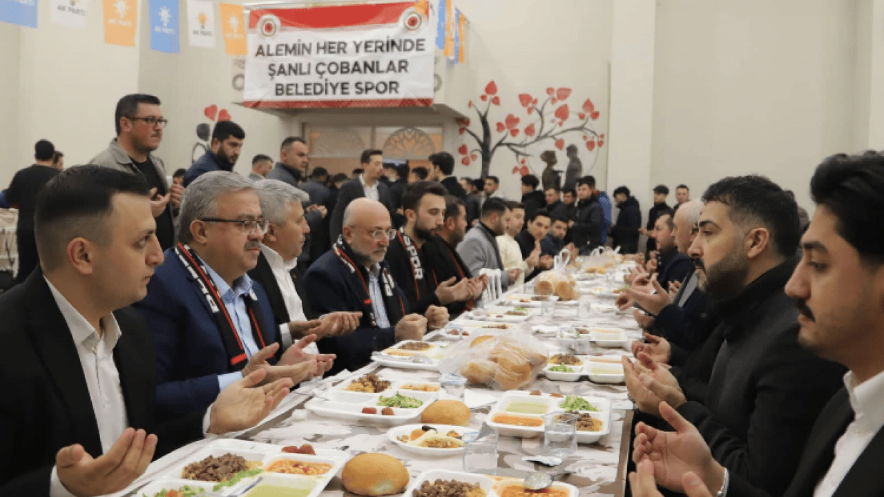 AK Parti heyeti Çobanlar'da gençlik iftarında gençlerle buluştu