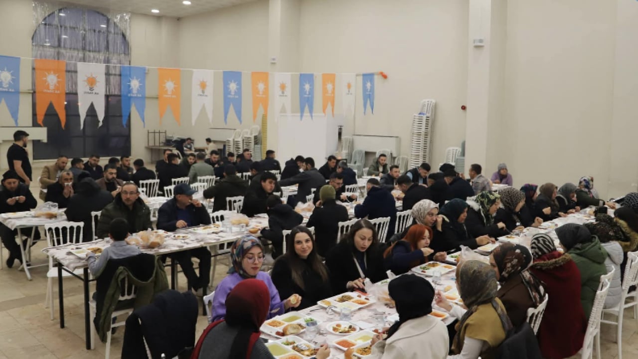 Foto - AK Parti heyeti Çobanlar'da gençlik iftarında gençlerle buluştu