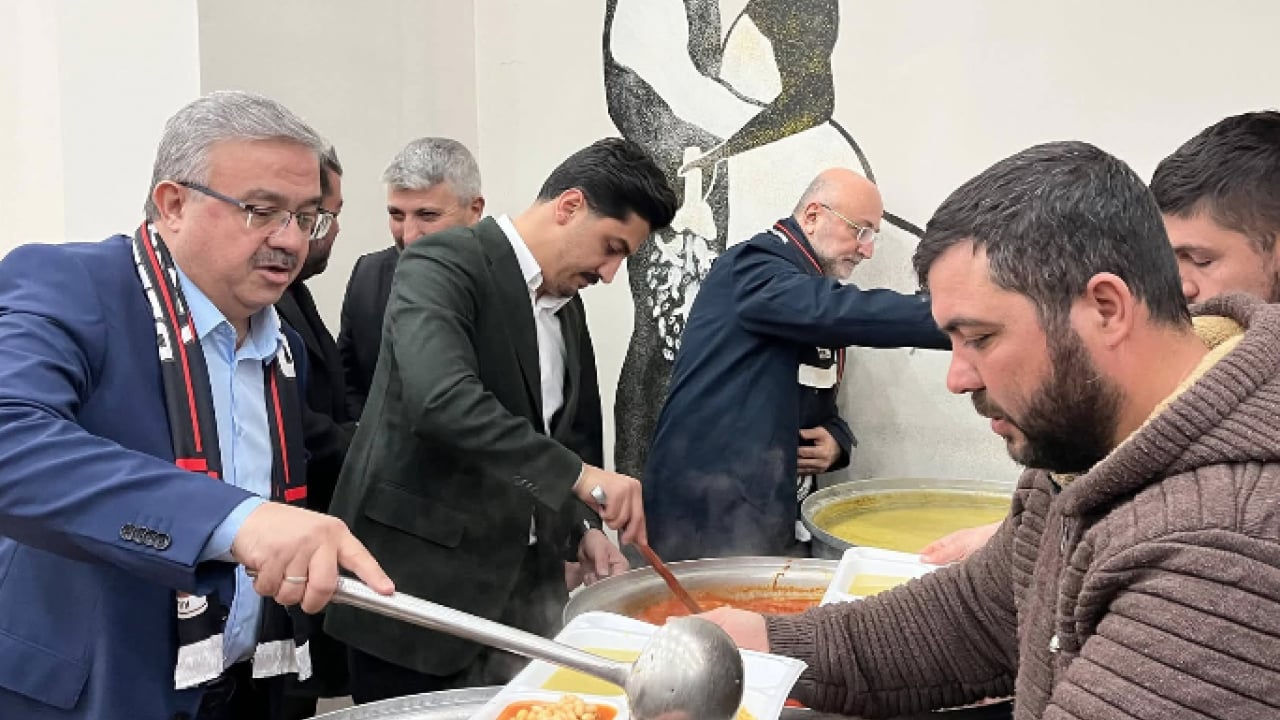 Foto - AK Parti heyeti Çobanlar'da gençlik iftarında gençlerle buluştu