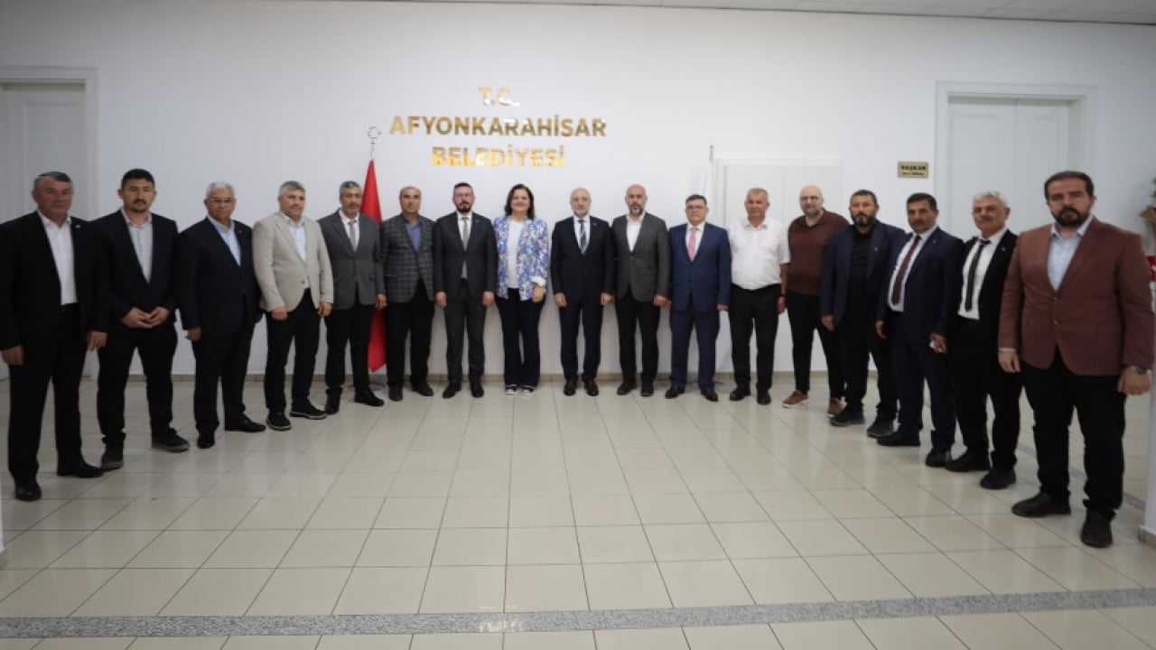AK Parti İl ve İlçe Başkanlarından Burcu Köksal'a ziyaret! 