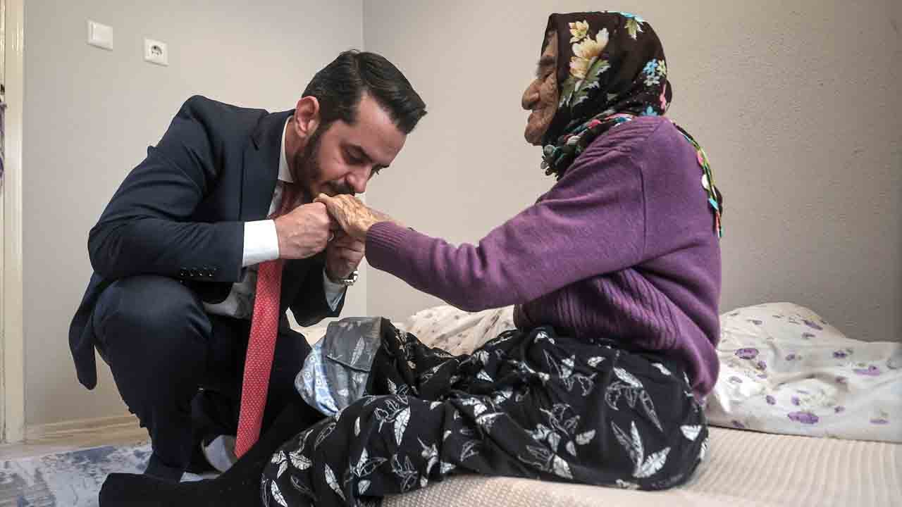 Foto - AK Parti teşkilatı ayağına götürdü: 121’lik ninenin Erdoğan hayali