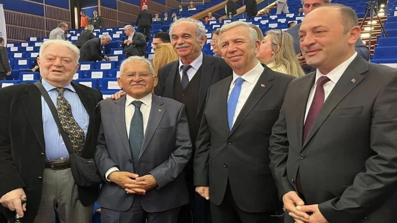 Foto - AK Parti ve CHP’den herkesi ters köşe yapan anlaşma! Mansur Yavaş yeniden başkan seçildi