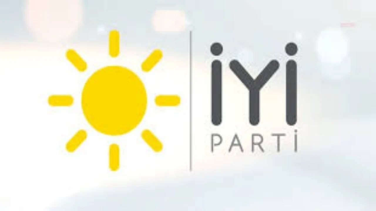 Foto - AK Partili belediye başkanının kıyafetine dil uzatan İYİ Partili hadsiz paketlendi