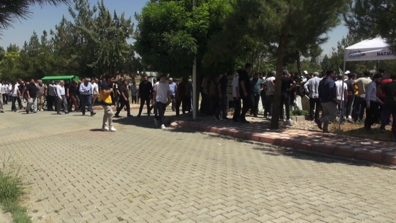 Foto - AK Partili isim ve akrabaları mezarlıkta pusuyla öldürülmüştü! Batman’daki katliamın sebebi ortaya çıktı! Her şey bu yorumla başlamış