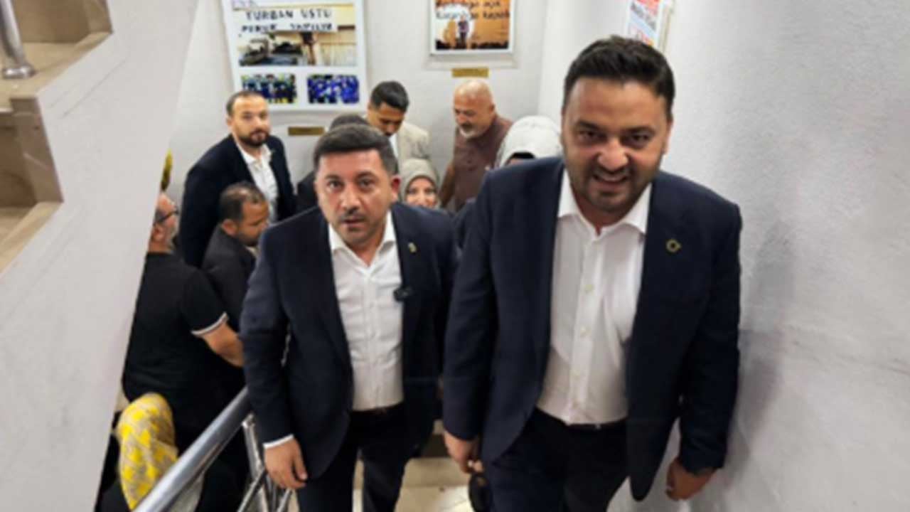 Foto - AK Parti'ye geçen Rasim Arı'dan el hareketi açıklaması: Hakikat eninde sonunda bütün yapaylıkların önüne geçer