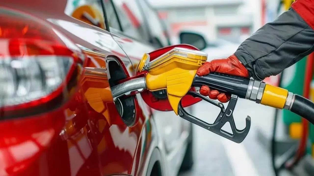 Foto - Akaryakıt fiyatlarına şok eden zam: Gece yarısı tabelayı gören araç sahipleri ne yapacağını şaşırdı