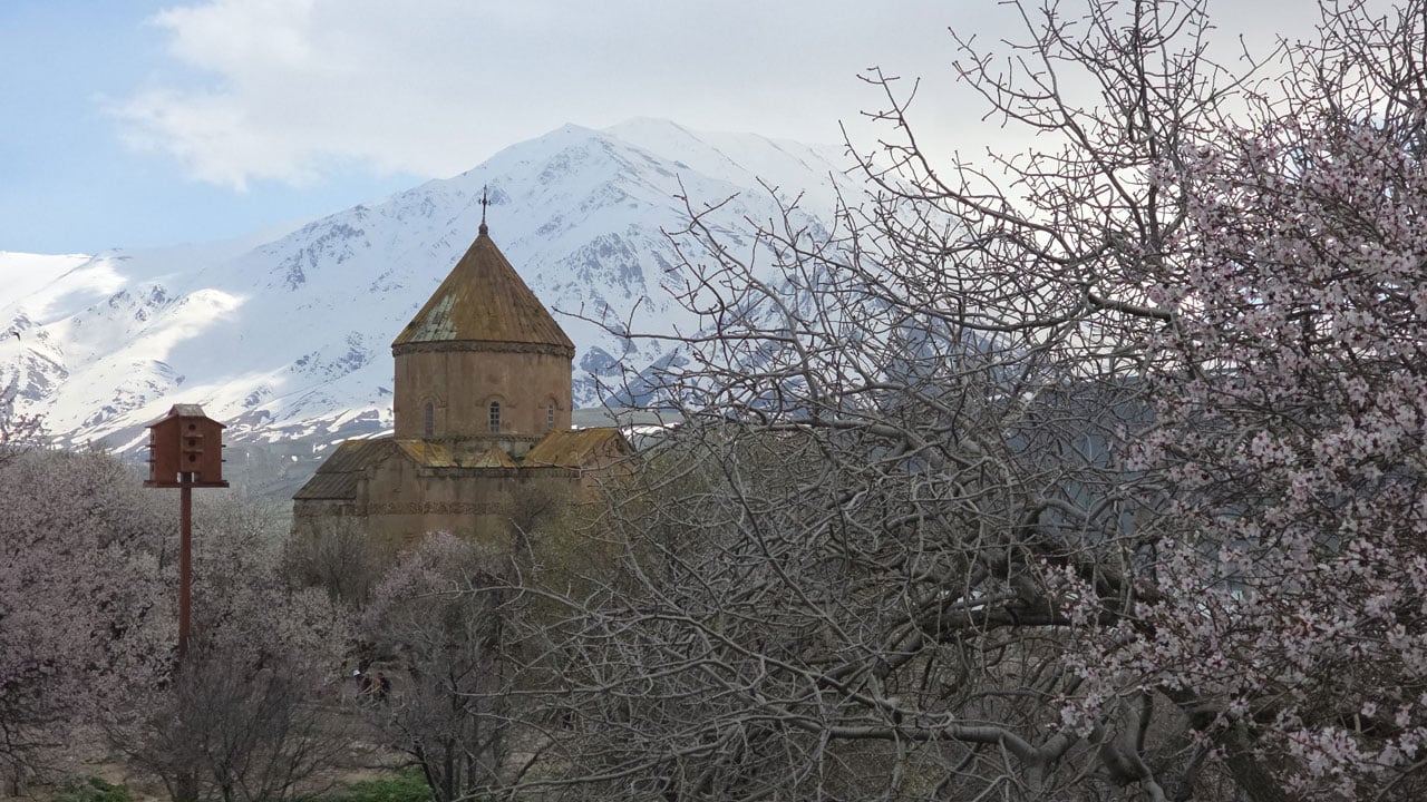 Foto - Akdamar Adası baharla renklendi! Van Gölü’nün incisinde kartpostallık manzara