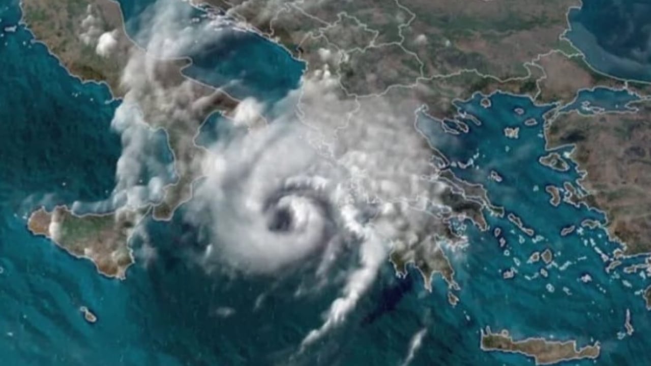 Foto - Akdeniz’de ‘Medicane’ dehşeti: 16 metrelik dalgalar geliyor, deniz ısındıkça fırtına coşuyor