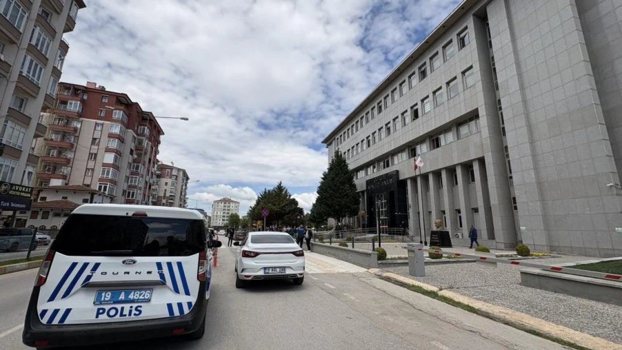 Akıllara durgunluk veren taktik Sözde güzellik salonunda güzel güzel soygun