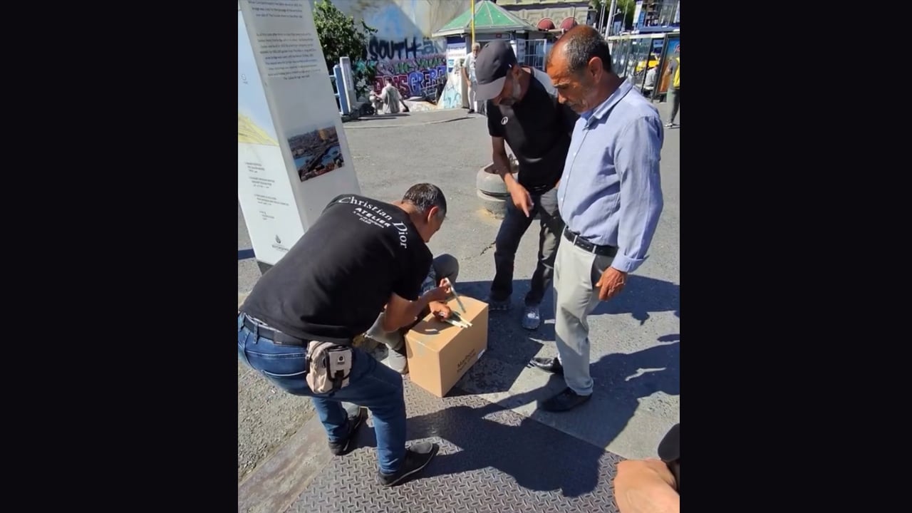Foto - Akıllara Kemal Sunal geldi! Galata’da ‘bul karayı al parayı’ kumarı