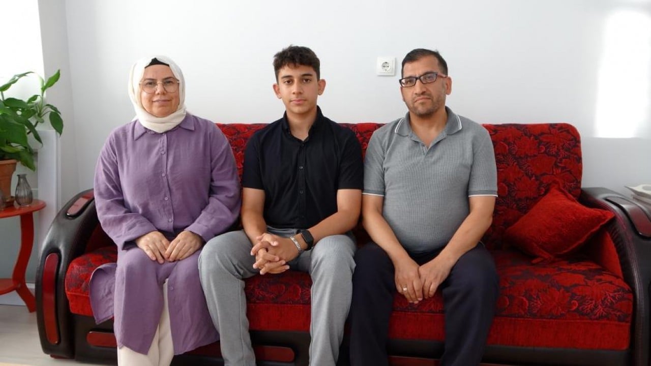 Foto - Her şey akıllı telefonu bırakıp tuşlu telefona geçişle başladı! LGS’de Türkiye birincisi oldu 