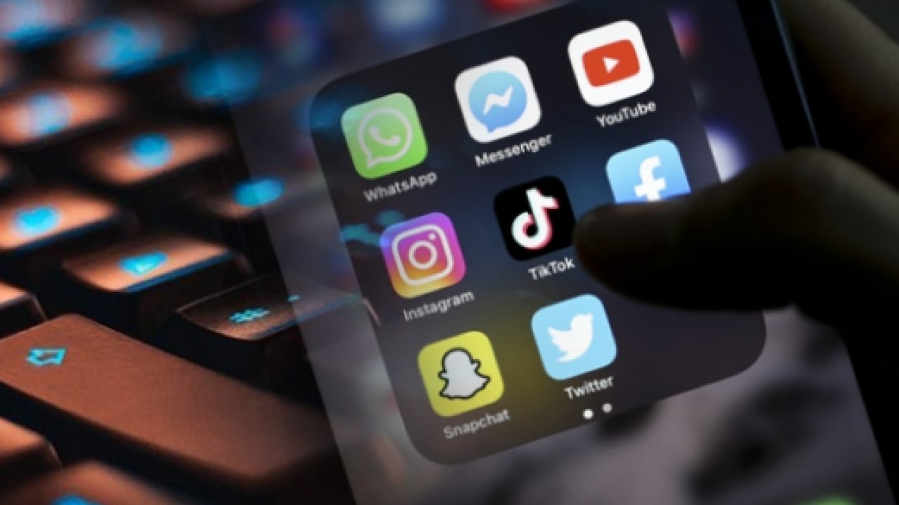 Foto - Akın Gürlek ayağının tozuyla duyurdu: Sosyal medyada yorum yapanlara kimlik zorunluluğu!