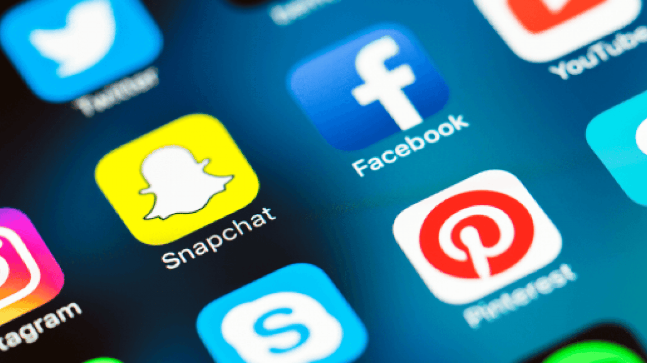 Foto - Akın Gürlek ayağının tozuyla duyurdu: Sosyal medyada yorum yapanlara kimlik zorunluluğu!