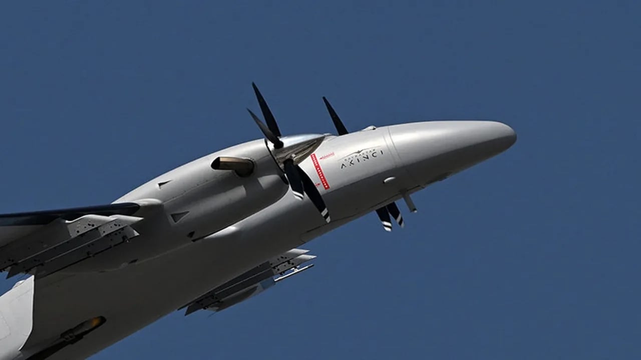 Foto - AKINCI TİHA tepelerinde belirdi, teröristler kaçacak yer aradı! Salih Müslim: "Göz açtırmıyorlar"