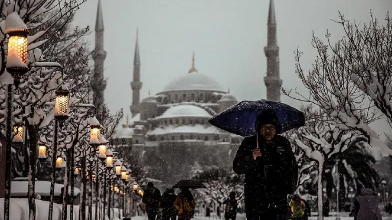 Foto - AKOM tarih verdi! İstanbul'a şiddetli kar geliyor