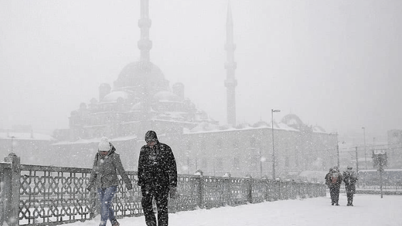 Foto - AKOM tarih verdi! İstanbul'a şiddetli kar geliyor