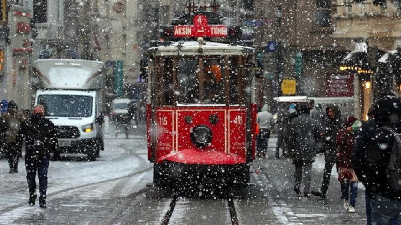 Foto - AKOM tarih verdi! İstanbul'a şiddetli kar geliyor