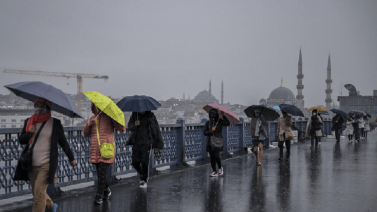 Foto - AKOM, tarih vererek uyardı: Bunaltıcı sıcaklar düşecek ama...