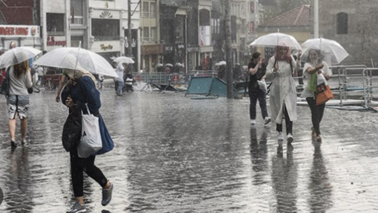 AKOM, tarih vererek uyardı: Bunaltıcı sıcaklar düşecek ama...