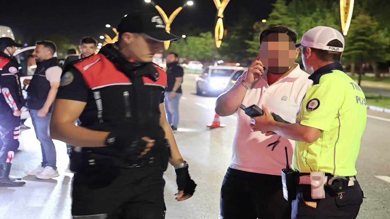 Foto - Aksaray'da ehliyetsiz magandaya rekor ceza! Yasal sınırda alkollü yakalanan sürücüye tam 202 bin lira ceza yağdırıldı!