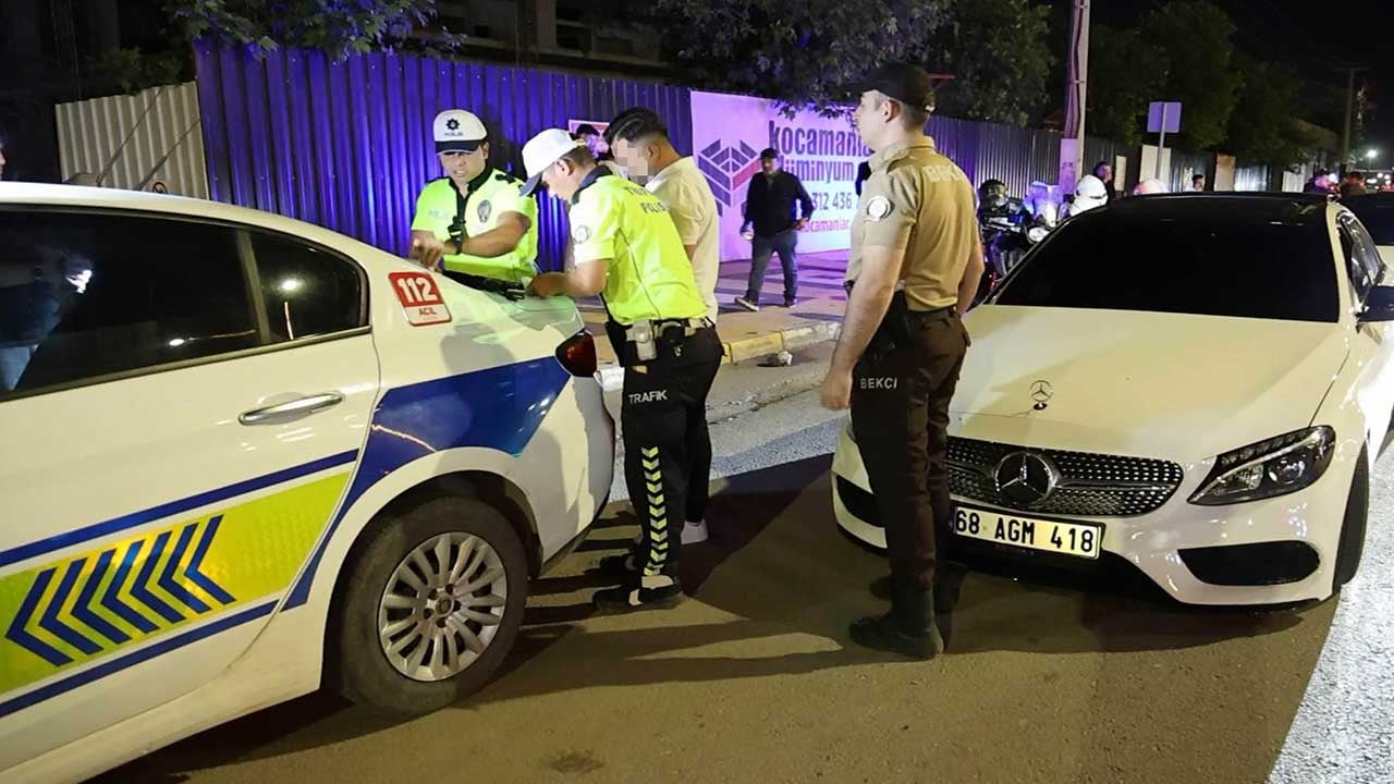 Foto - Aksaray'da ehliyetsiz magandaya rekor ceza! Yasal sınırda alkollü yakalanan sürücüye tam 202 bin lira ceza yağdırıldı!
